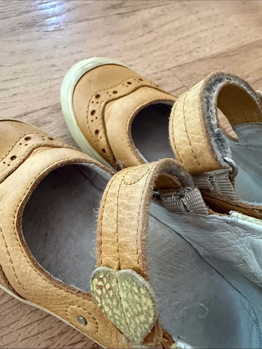 FRODDO Yellow Mary Jane Shoes with Strap little girls Size EUR 26